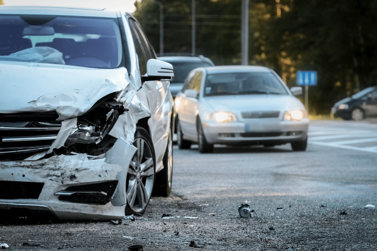 Accidentes de Auto: Guía para Cuando los Seguros No Cumplen y Abogados de Accidentes en Tucson Le Asisten